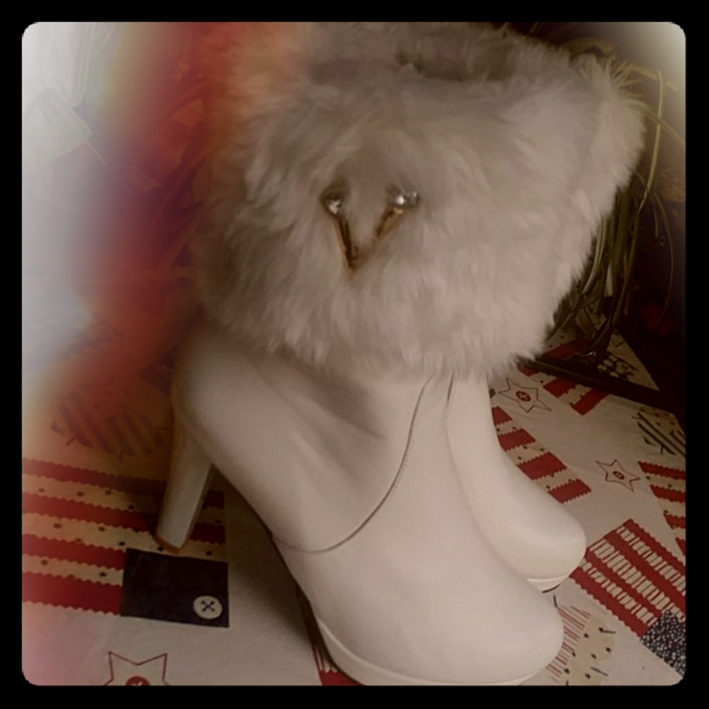 White Fluffy High Heel Winter Boots Size 9